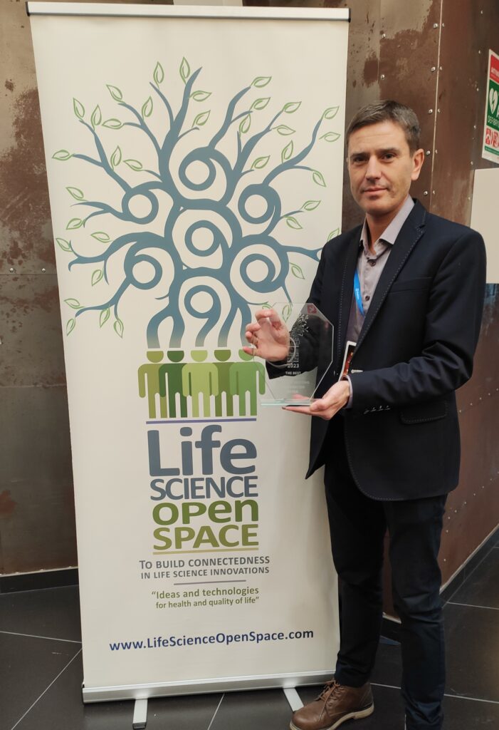 Kamil Kipiel receiving distinction at the Life Science Open Space event